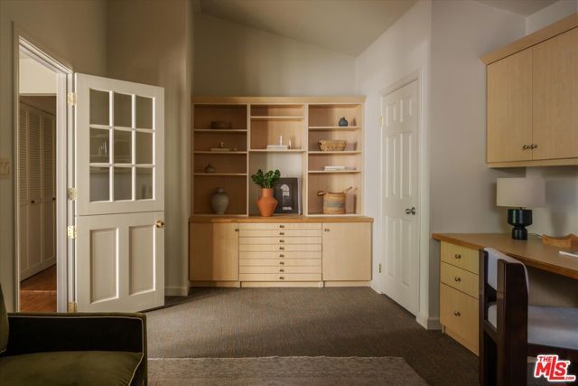 1633 Santa Barbara Avenue, Glendale, CA 91208