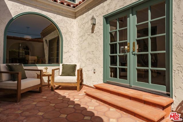 1633 Santa Barbara Avenue, Glendale, CA 91208