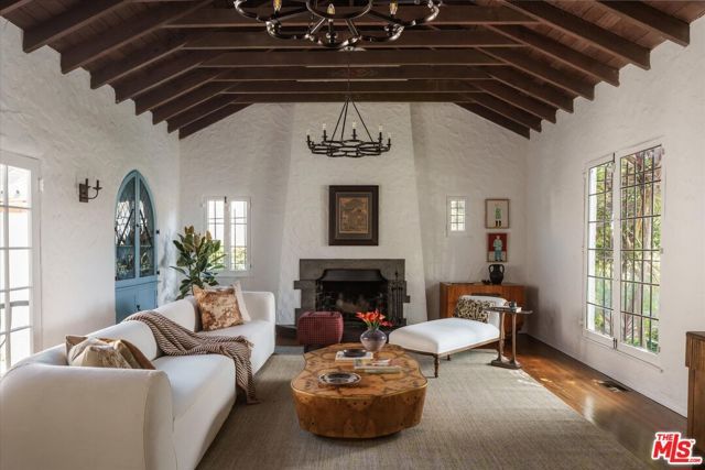 1633 Santa Barbara Avenue, Glendale, CA 91208