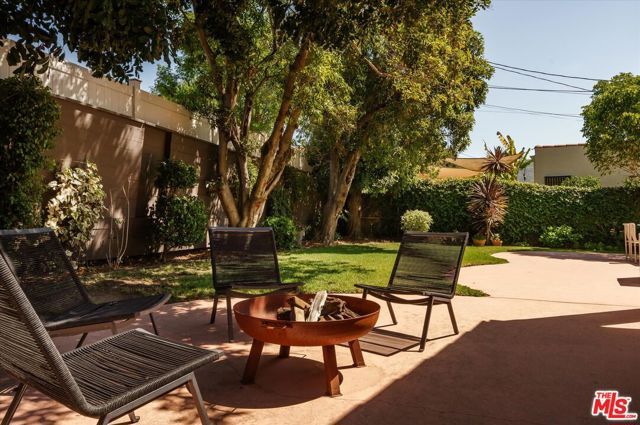 1633 Santa Barbara Avenue, Glendale, CA 91208