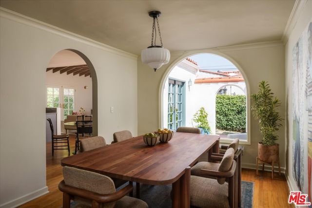 1633 Santa Barbara Avenue, Glendale, CA 91208