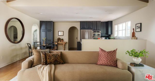 1633 Santa Barbara Avenue, Glendale, CA 91208