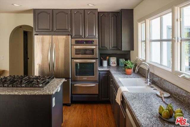 1633 Santa Barbara Avenue, Glendale, CA 91208