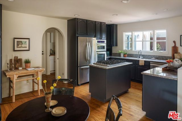 1633 Santa Barbara Avenue, Glendale, CA 91208