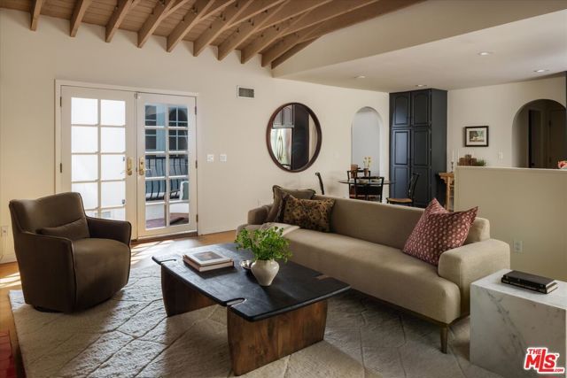 1633 Santa Barbara Avenue, Glendale, CA 91208