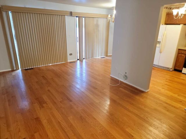 877 Cross Creek Drive B1, Roselle, IL 60172