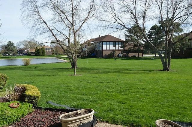 877 Cross Creek Drive B1, Roselle, IL 60172