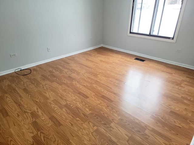 877 Cross Creek Drive B1, Roselle, IL 60172