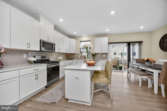 2 KARPOVICH ALY ALY, Bridgeport, PA 19405