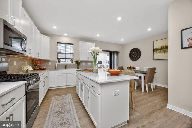 2 KARPOVICH ALY ALY, Bridgeport, PA 19405