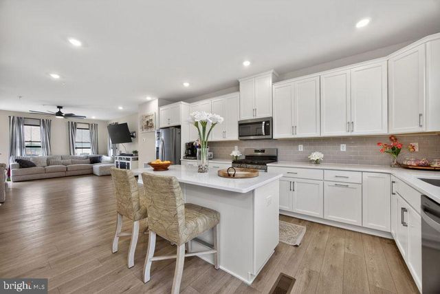 2 KARPOVICH ALY ALY, Bridgeport, PA 19405