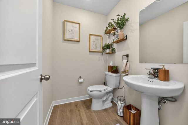 2 KARPOVICH ALY ALY, Bridgeport, PA 19405