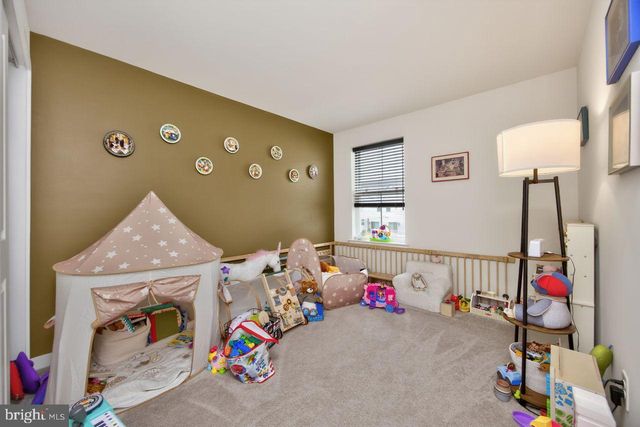 2 KARPOVICH ALY ALY, Bridgeport, PA 19405