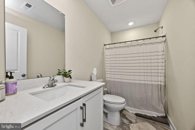 2 KARPOVICH ALY ALY, Bridgeport, PA 19405