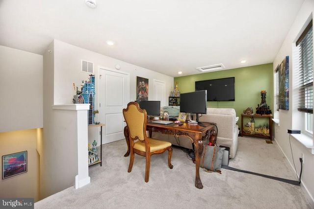 2 KARPOVICH ALY ALY, Bridgeport, PA 19405