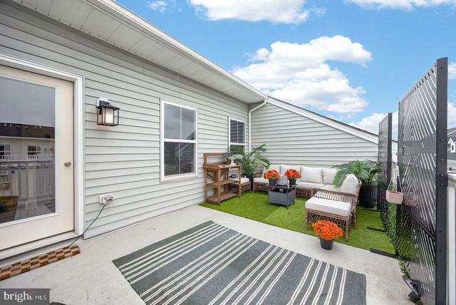 2 KARPOVICH ALY ALY, Bridgeport, PA 19405
