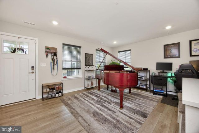 2 KARPOVICH ALY ALY, Bridgeport, PA 19405