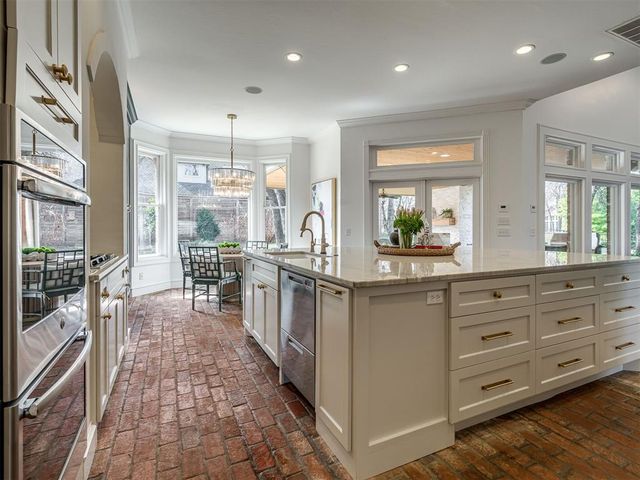 6205 Oak Forest Road, Edmond, OK 73025