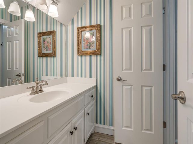 6205 Oak Forest Road, Edmond, OK 73025