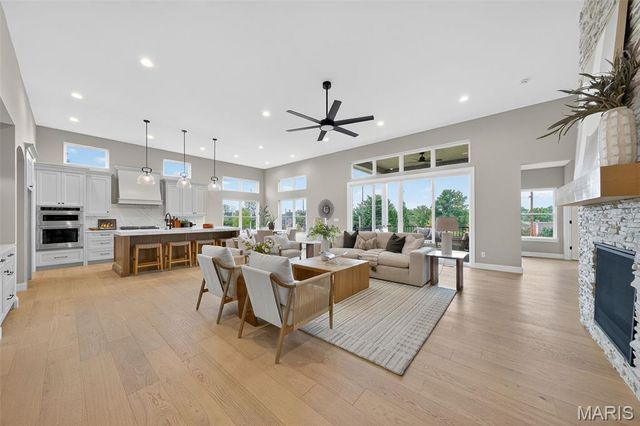 11906 Santino Court, Creve Coeur, MO 63141