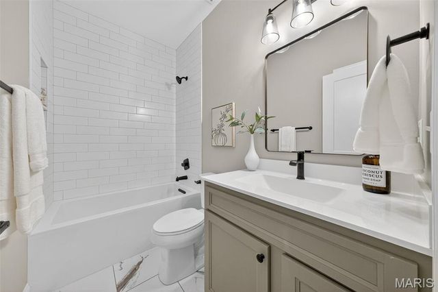 11906 Santino Court, Creve Coeur, MO 63141