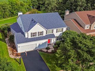 1820 Prairie Ridge Circle, Lindenhurst, IL 60046