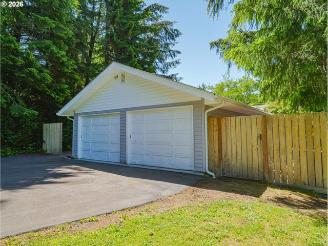 657 S SCHOONER CREEK Rd, Lincoln City, OR 97367