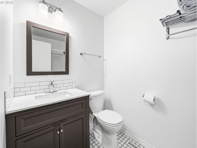 657 S SCHOONER CREEK Rd, Lincoln City, OR 97367