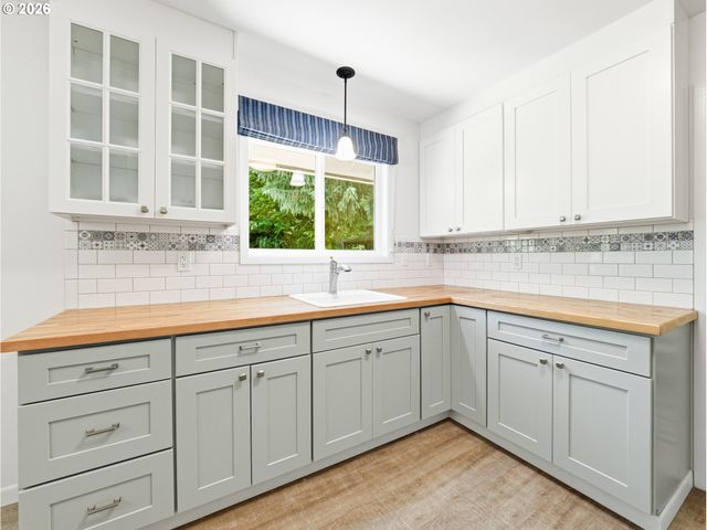 657 S SCHOONER CREEK Rd, Lincoln City, OR 97367