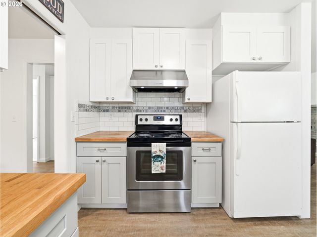 657 S SCHOONER CREEK Rd, Lincoln City, OR 97367
