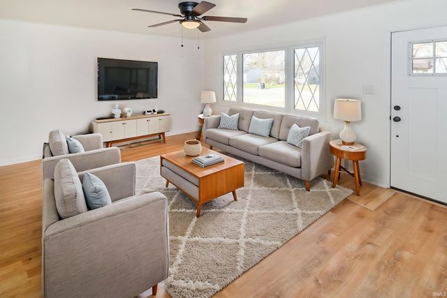 5213 Warren Drive, Evansville, IN 47711