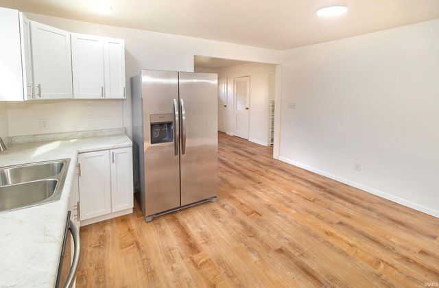 5213 Warren Drive, Evansville, IN 47711