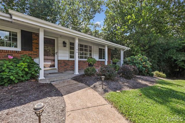 11706 Doverhill Drive, Sunset Hills, MO 63128