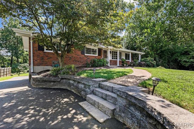 11706 Doverhill Drive, Sunset Hills, MO 63128