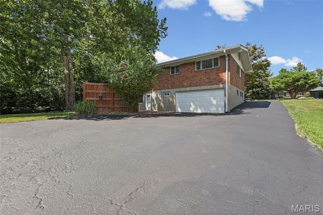11706 Doverhill Drive, Sunset Hills, MO 63128
