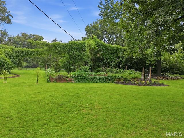 11706 Doverhill Drive, Sunset Hills, MO 63128