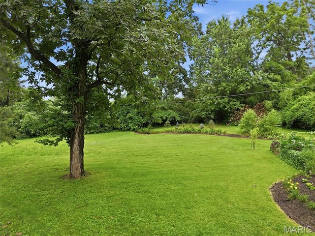 11706 Doverhill Drive, Sunset Hills, MO 63128