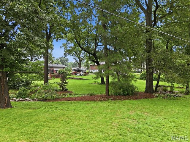 11706 Doverhill Drive, Sunset Hills, MO 63128