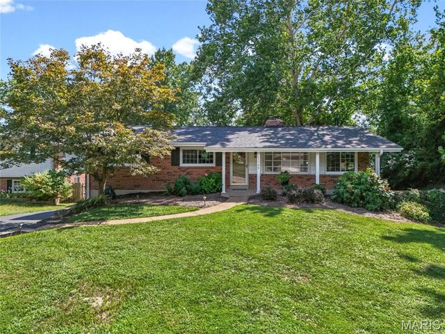 11706 Doverhill Drive, Sunset Hills, MO 63128