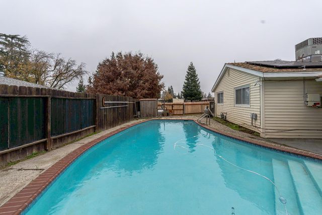 2605 Cypress Ave, Stockton, CA 95207