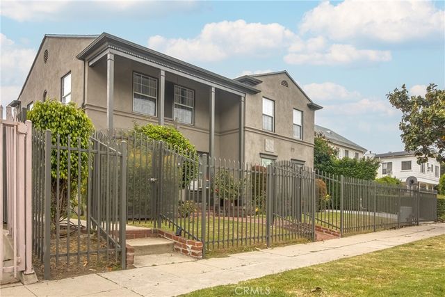 913 S Wilton Place, Los Angeles, CA 90019
