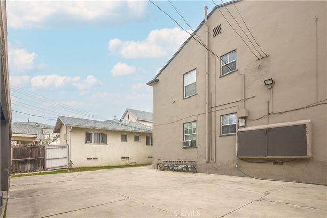 913 S Wilton Place, Los Angeles, CA 90019