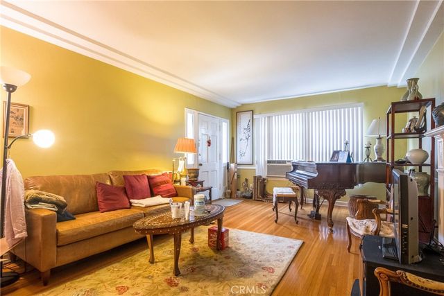 913 S Wilton Place, Los Angeles, CA 90019