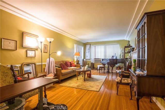 913 S Wilton Place, Los Angeles, CA 90019