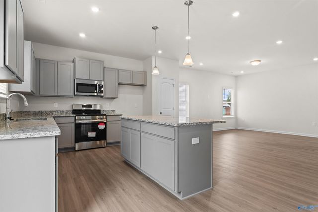 7208 Fox Glen Circle SE, Owens Cross Roads, AL 35763