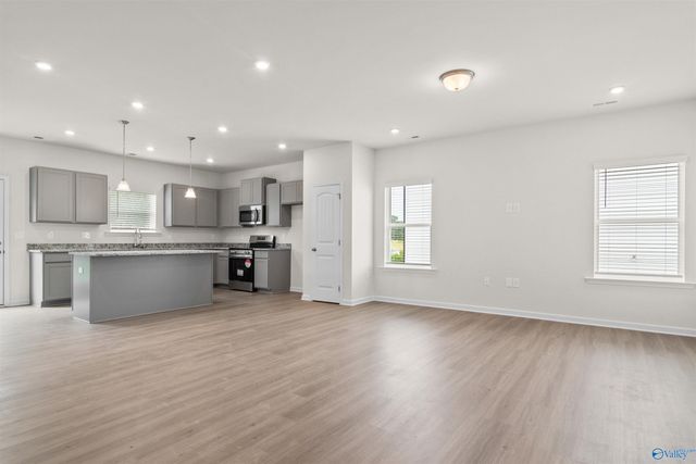 7208 Fox Glen Circle SE, Owens Cross Roads, AL 35763