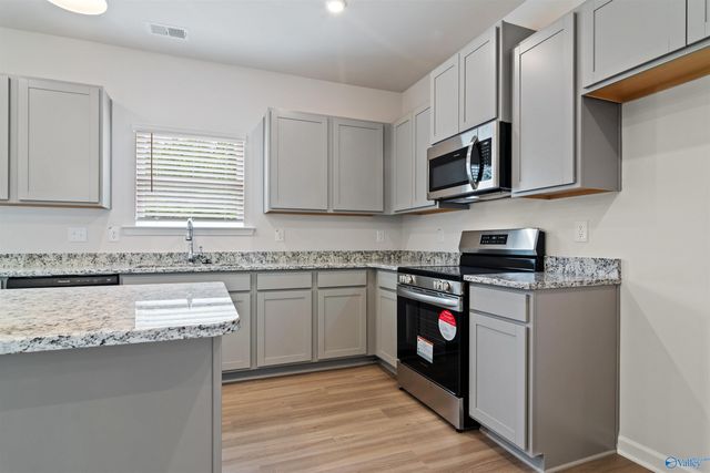 7208 Fox Glen Circle SE, Owens Cross Roads, AL 35763