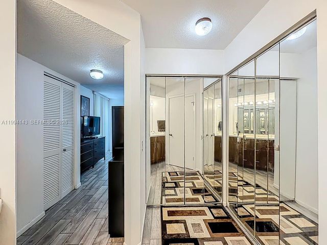 10401 W Broward Boulevard 302, Plantation, FL 33324