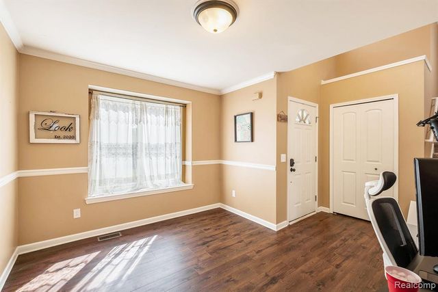 3424 W Shiawassee Avenue, Fenton, MI 48430