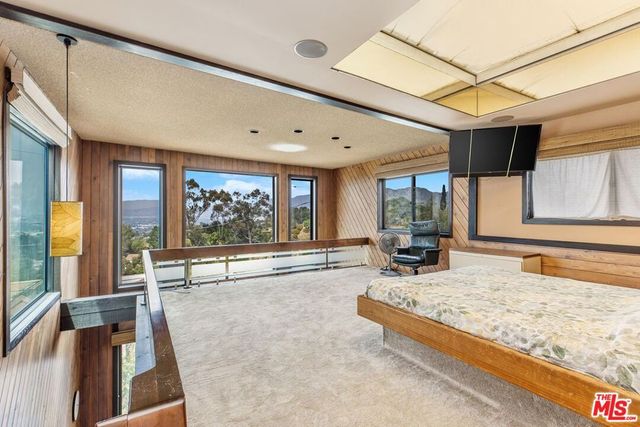 7210 Sunnydip Trail, Los Angeles, CA 90068